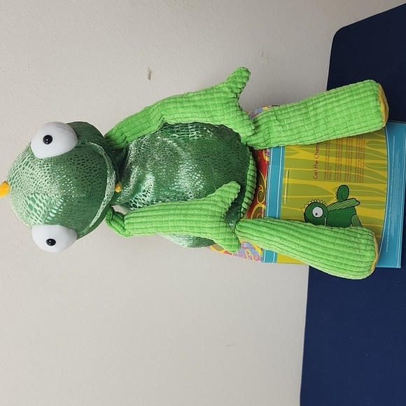 NIB, Scentsy Buddy Authentic Kids. Carl the Chameleon. - Picture 5 of 16